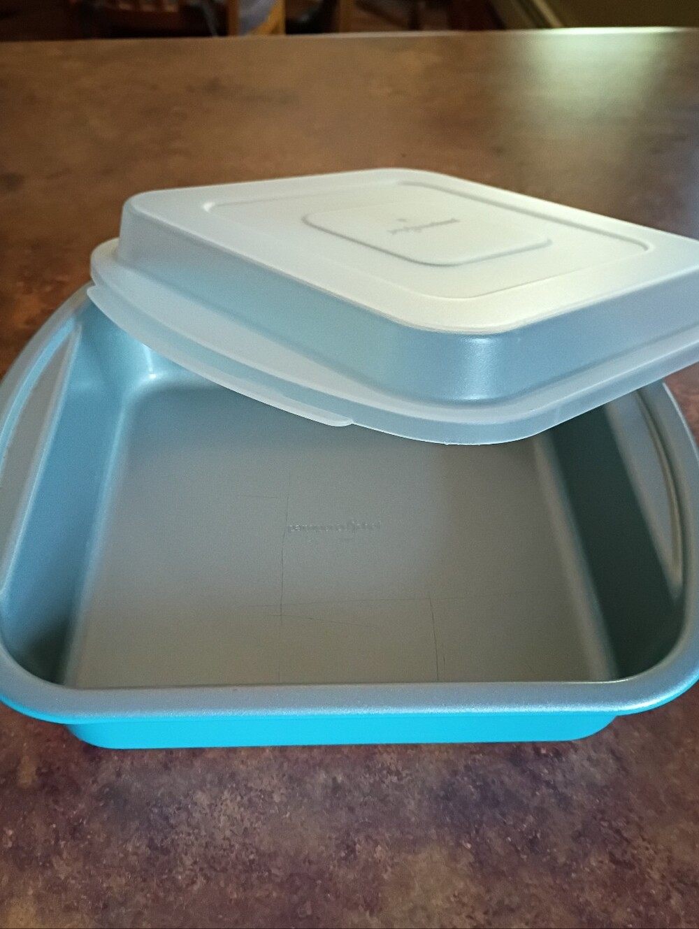 Pampered Chef 8x8 Cake Pan With Lid
